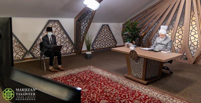 Infuse the importance of religion into your children: Khuddam in Brisbane, Australia meet Hazrat Amirul Momineen 