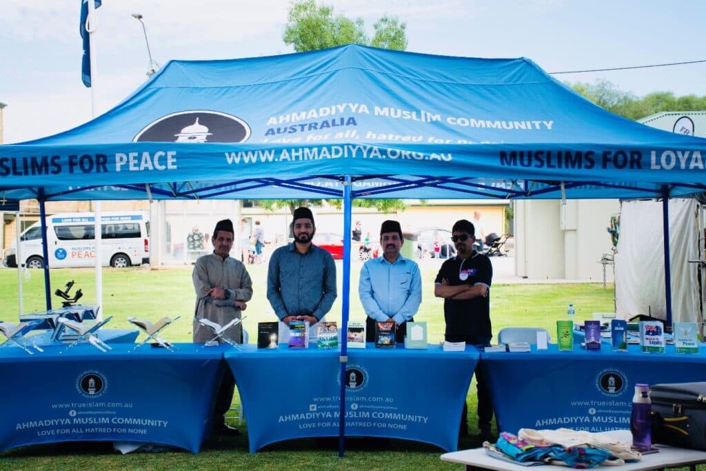 Jamaat Australia spreads Islam’s peaceful message at Moonta’s Christmas Market