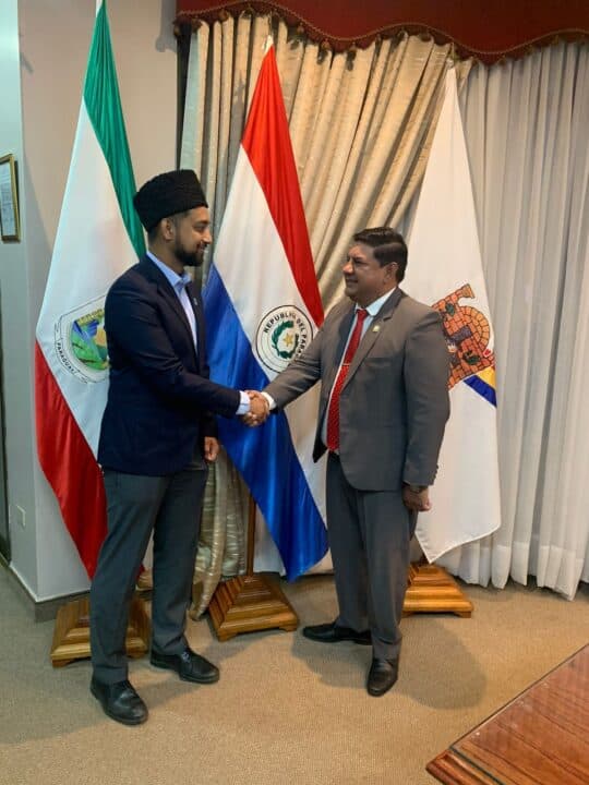 Message of Islam Ahmadiyyat presented to the Governor of Itapua, Paraguay