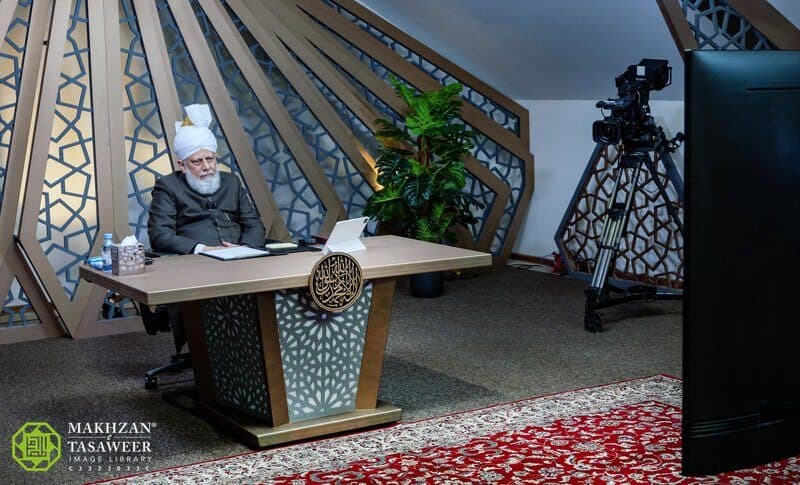 ‘Never be disappointed, work hard and pray to Allah the Almighty’: Waqifaat-e-Nau from Indonesia meet Hazrat Khalifatul Masih (aa)