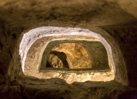 From ancient tombs to modern cities: Exploring the significance of Quranic verse 82:5