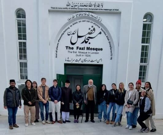 American students visit Fazl Mosque, London