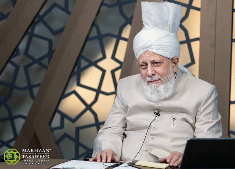 ‘Foster harmony, love, and an atmosphere of mutual trust’: National amila of Jamaat-e-Ahmadiyya Japan meets Huzoor
