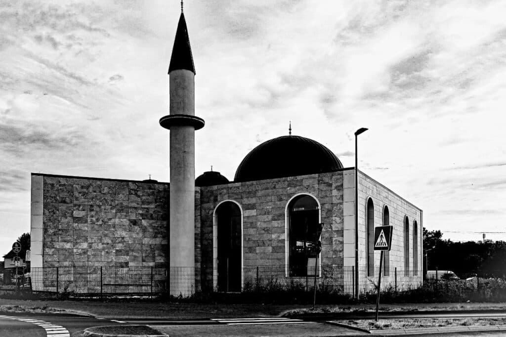 Answers to Everyday Issues – Part 60: Hijama, cupping, reward of good deeds during Dhul-Hijjah and Ramadan, worship during menstruation, zakat