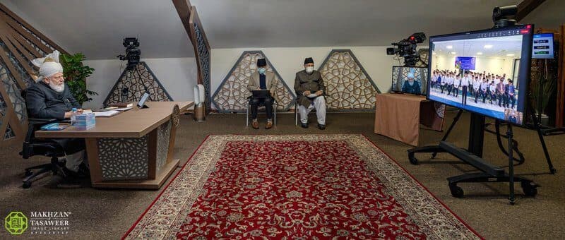 Speak the truth and courageously oppose oppression wherever it exists: Belgium waqifeen-e-nau meet Huzoor