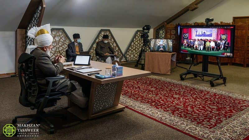 ‘Allah helps those who work hard’: National amila of Trinidad and Tobago reports to Huzoor