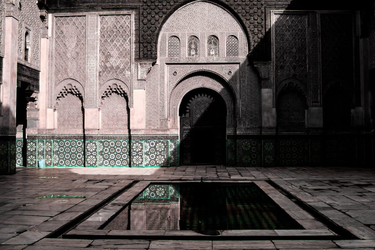 Answers to Everyday Issues – Part 68: Hadith about a battle between Muslims and other nations, rak‘at of Zuhr prayer