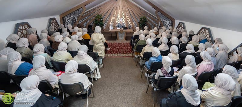 Seek Allah’s favour in everything you do: German nasirat seek guidance from Huzoor