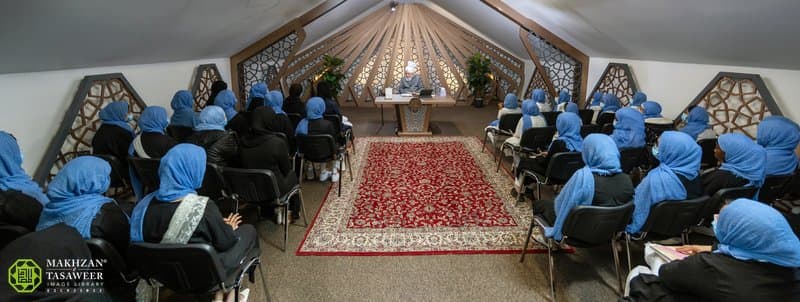 Embrace modesty and prepare to lead the world: Scottish waqifaat-e-nau have mulaqat with Huzoor