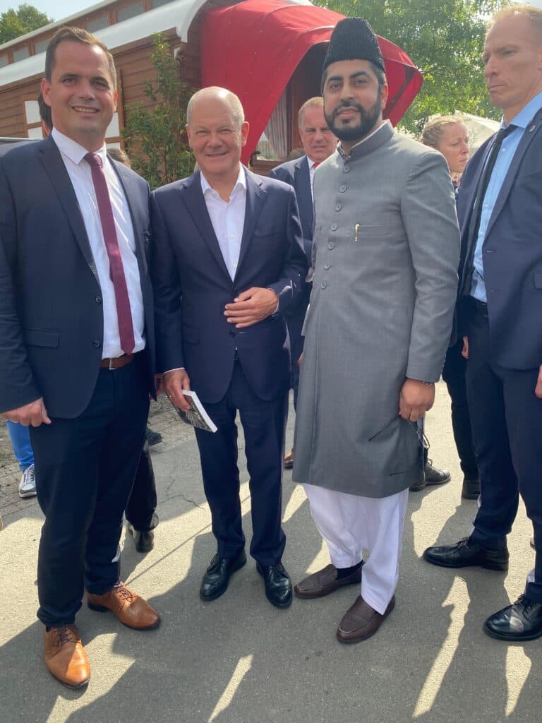 German Chancellor presented with the message of Islam Ahmadiyyat