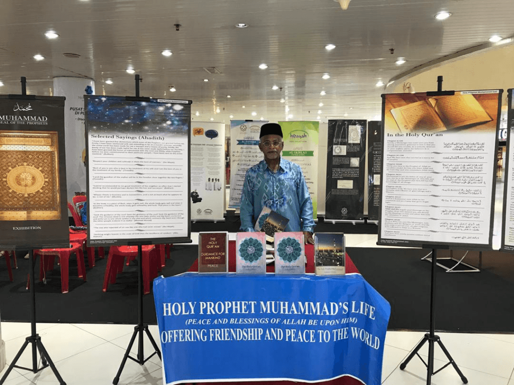 Exhibition held in Malaysia to highlight the blessed life of the Holy Prophet