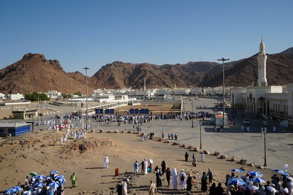 From Mount Uhud to the Hills of Rabwah: Huzoor recalls golden memories from his youth