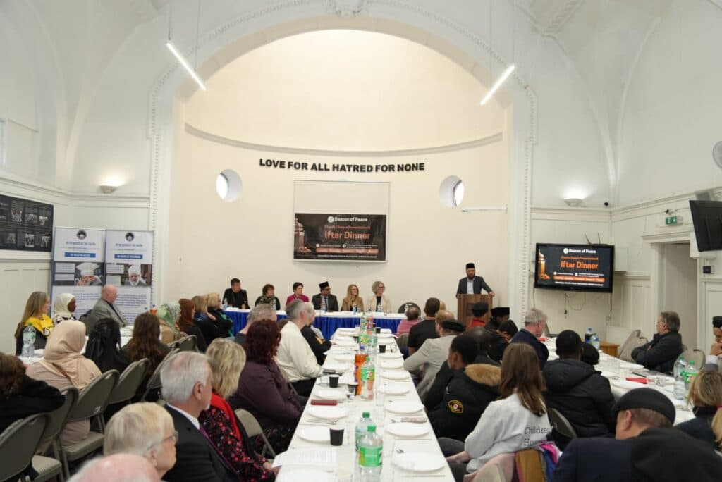 Beacon of Peace 2025: Ahmadi Muslims donate £18,000 to Scottish charities