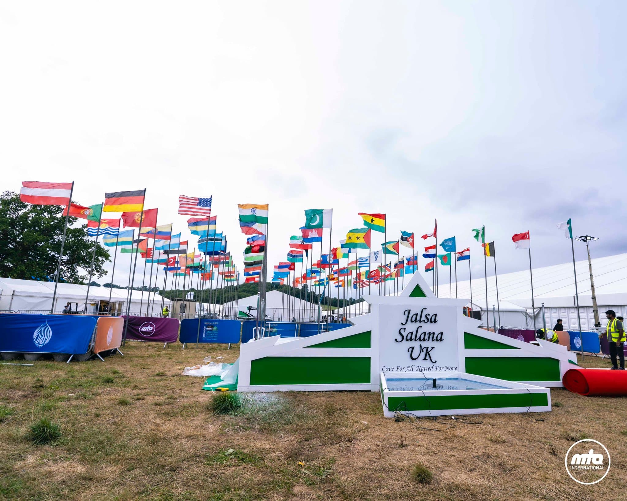 Attribute all success to Allah’s grace: Huzoor addresses workers at Jalsa UK 2025 inspection