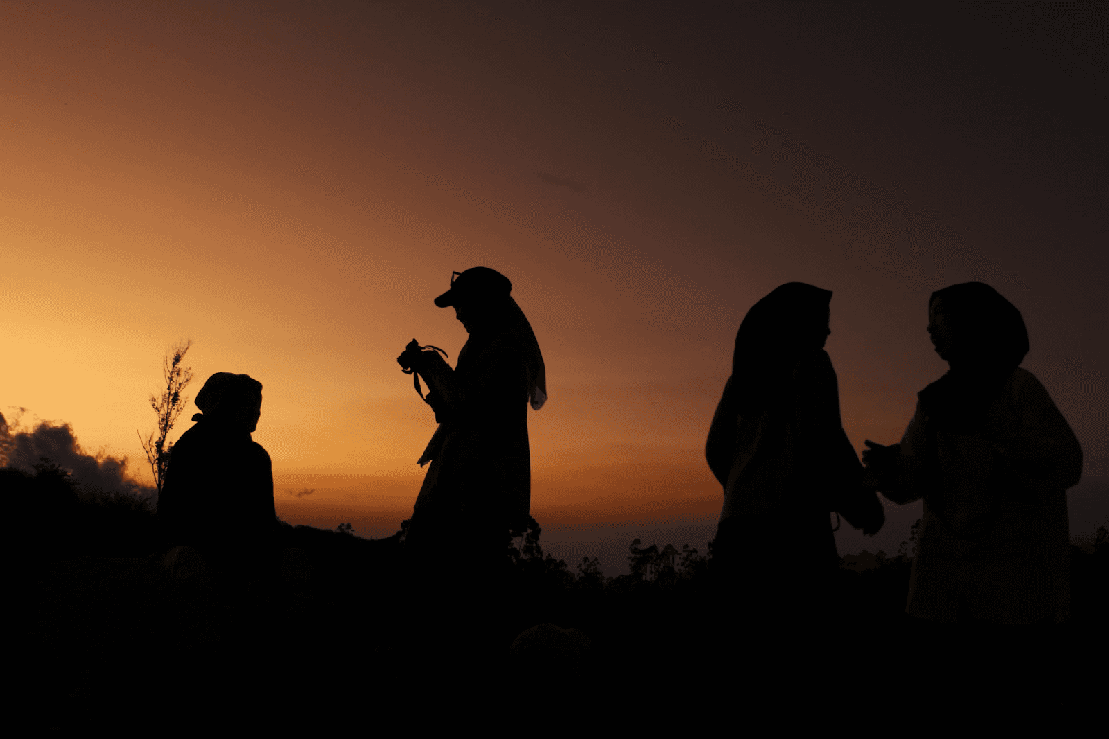 Answers to Everyday Issues – Part 87: Women’s rights, mortgage, interest, riba, shares and stocks,  and 313 Companions of Imam Mahdi