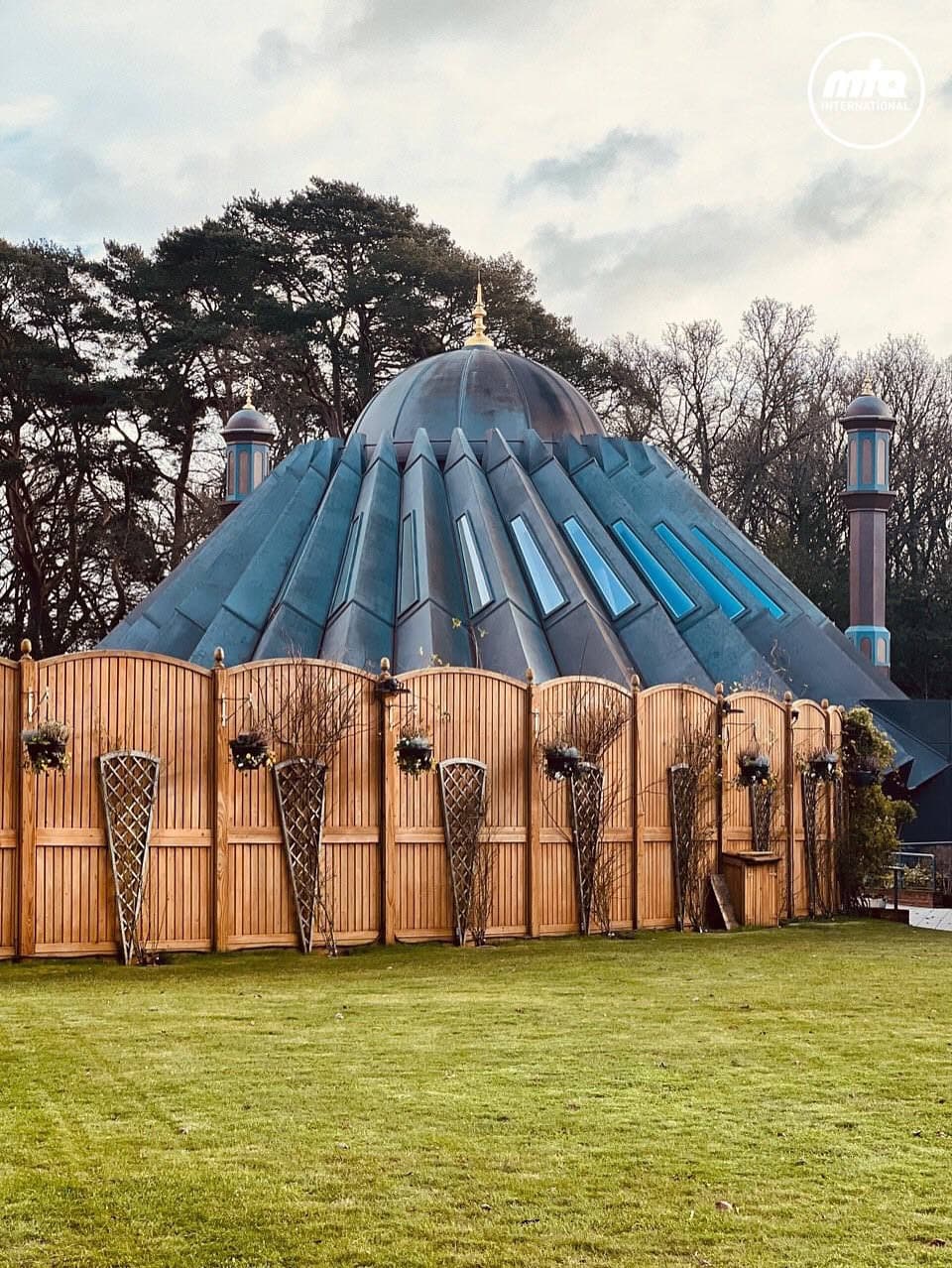 Allah desires the establishment of brotherhood: Ansar from Chicago and Seattle meet Huzoor