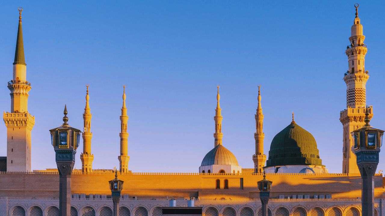 Which chapters of the Holy Quran did Prophet Muhammad recite in salat?