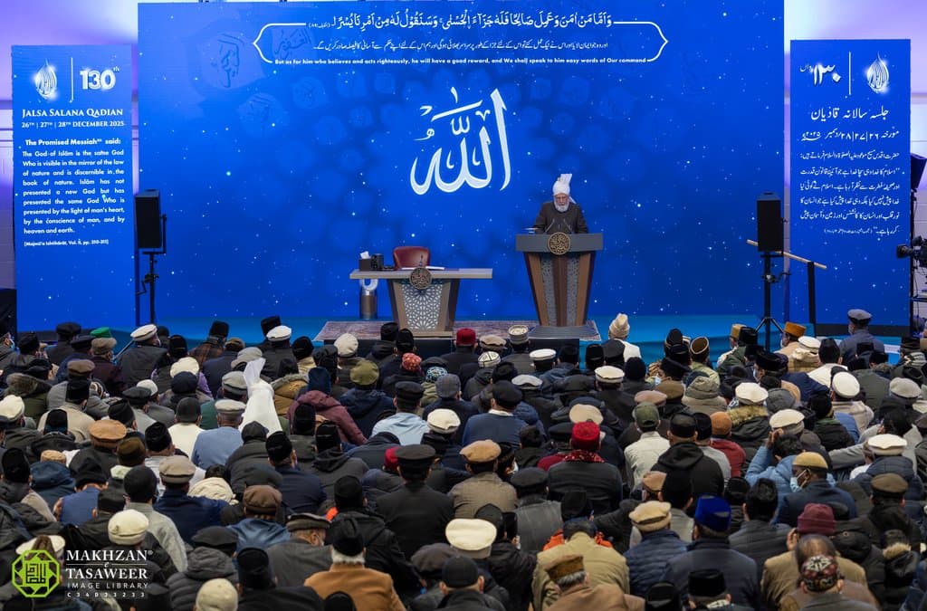 A renewed call to fulfil the conditions of bai‘at: Huzoor delivers the concluding address of Jalsa Salana Qadian 2025
