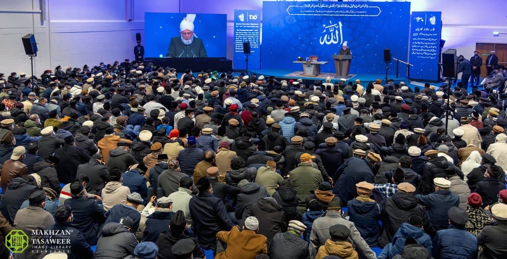 A renewed call to fulfil the conditions of bai‘at: Huzoor delivers the concluding address of Jalsa Salana Qadian 2025