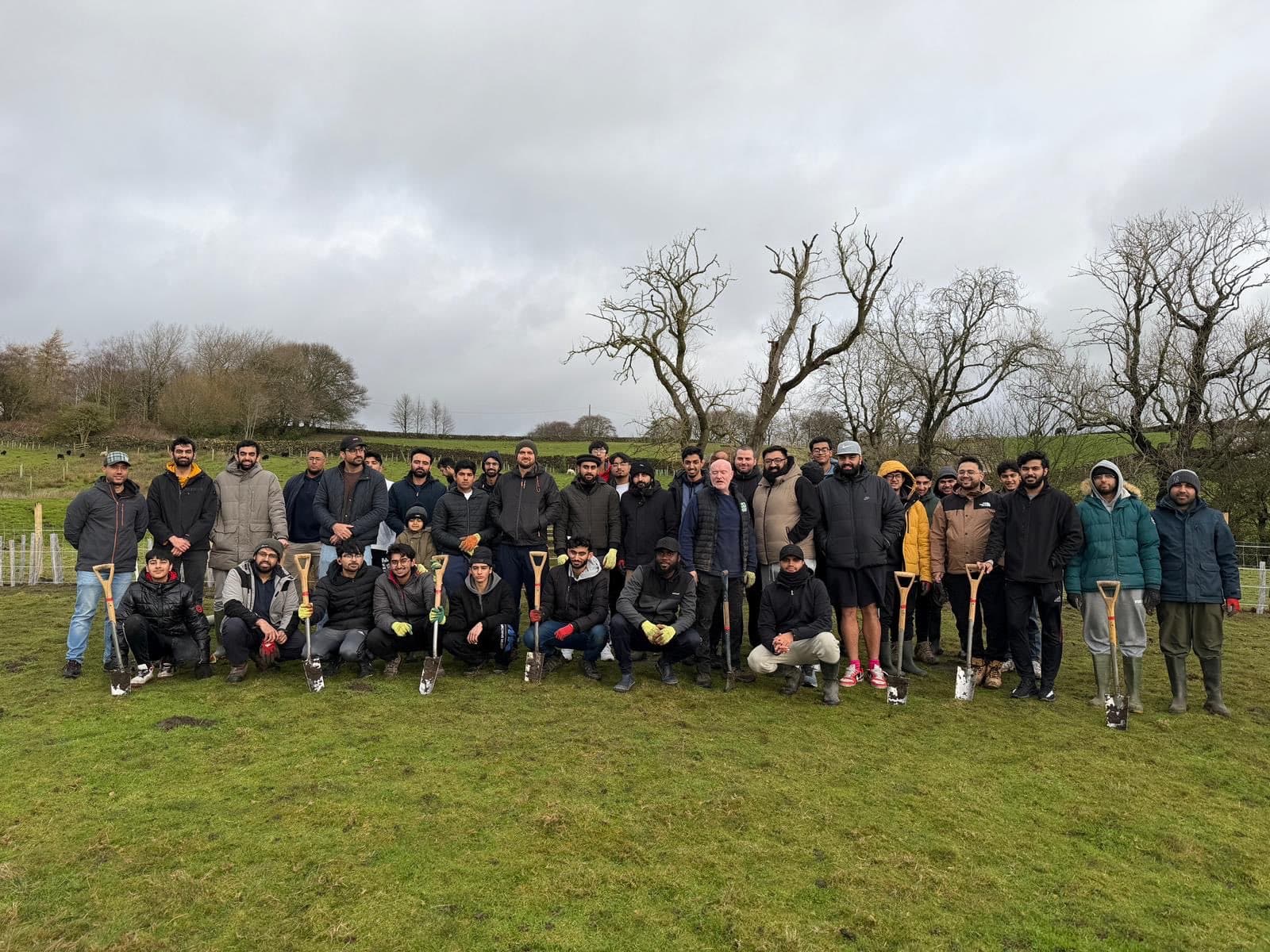 Ahmadi Muslim youth in Yorkshire support local communities over the festive season