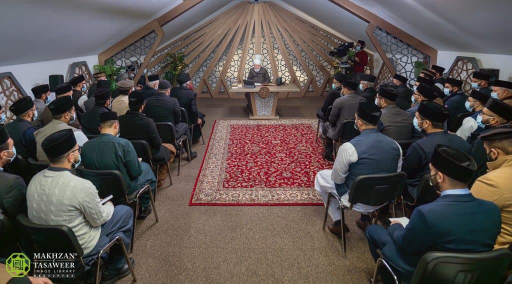 Huzoor holds meeting with UK missionaries: Are you prepared to bring about a revolution?