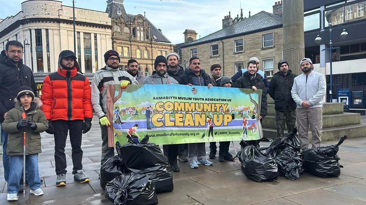 New Year Waqar-e-Amal session held in Huddersfield