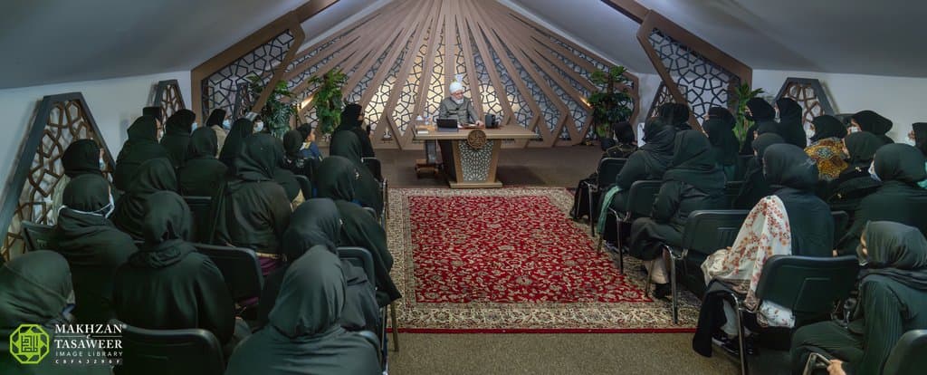 Only those who turn to Allah will be saved: Lajna members and nasirat from Germany meet Huzoor