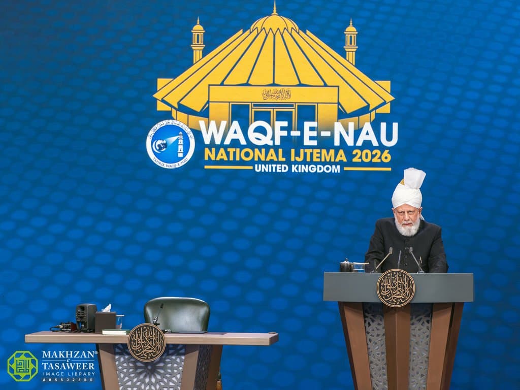 Huzoor addresses Waqifeen-e-Nau at UK Ijtema 2026