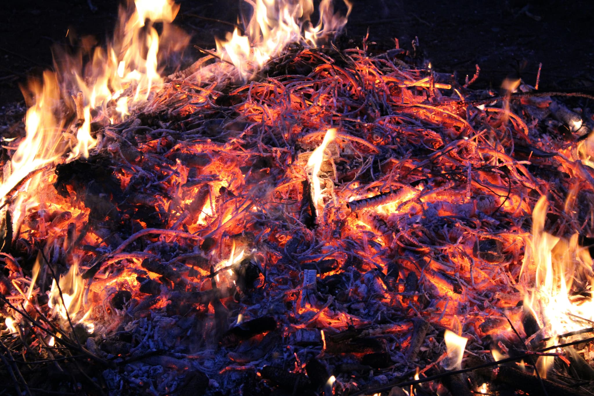 Answers to Everyday Issues – Part 119: Satan, menstruation and eye drops while fasting, heart, soul and prayers at graves