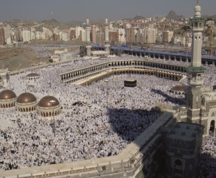 Do members of the Ahmadiyya Jamaat perform Hajj?
