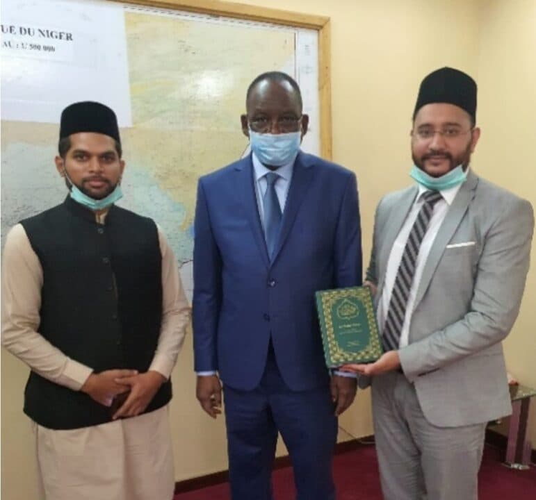 Delegation of Jamaat-e-Ahmadiyya Niger visits interior minister