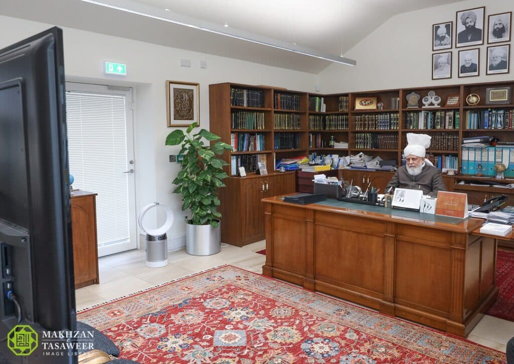 Bangladesh Khuddam amila seeks guidance from Hazrat Khalifatul Masih