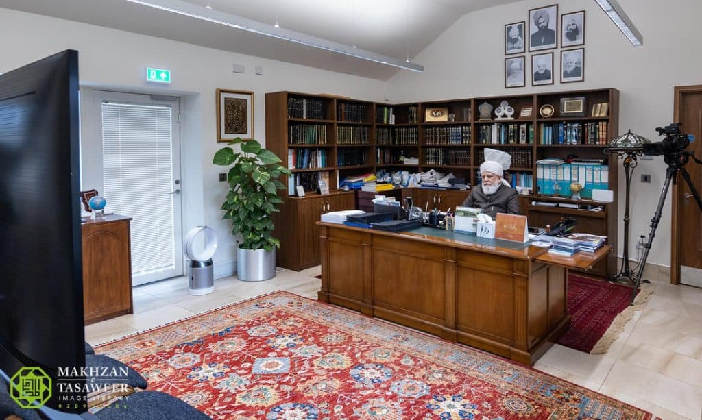 Australia Nasirat get answers to contemporary issues in virtual mulaqat