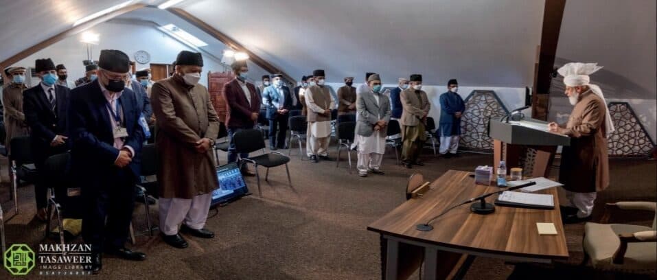 Becoming true “helpers of Allah”: Hazrat Khalifatul Masih addresses Majlis Ansarullah UK’s National Ijtema