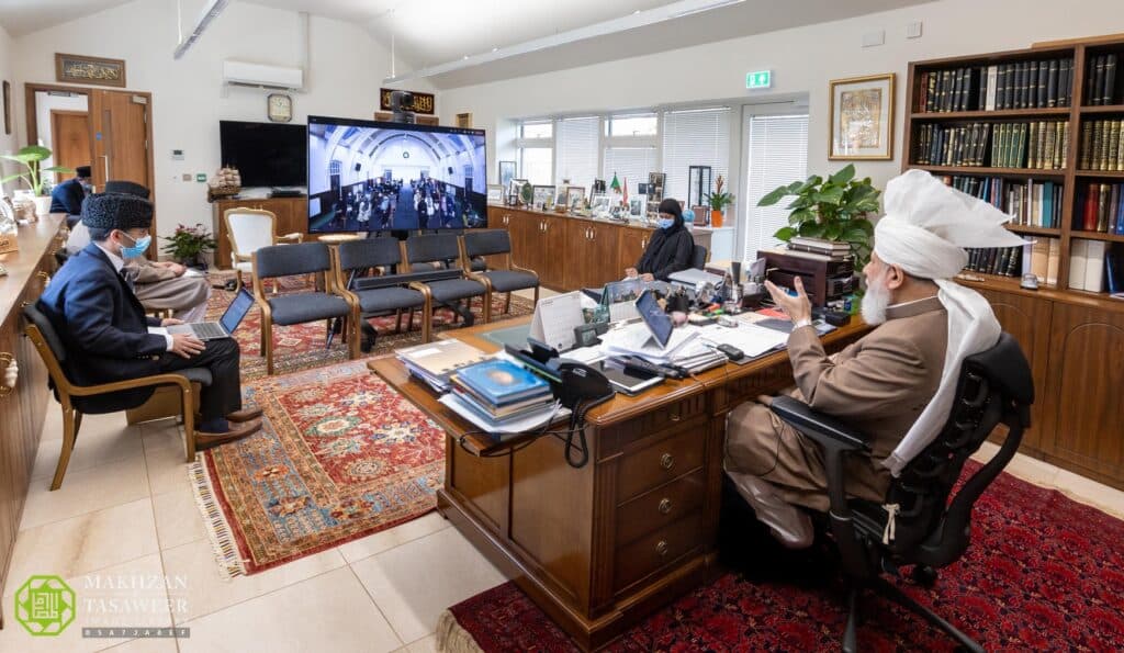 “If you write to me frequently, then I will remember you”: Members of Nasirat from Midlands Region seek guidance from Huzoor