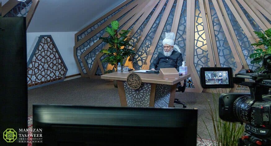 The veil is a commandment of the Holy Quran: Lajna Imaillah Sweden’s amila meets with Hazrat Khalifatul Masih
