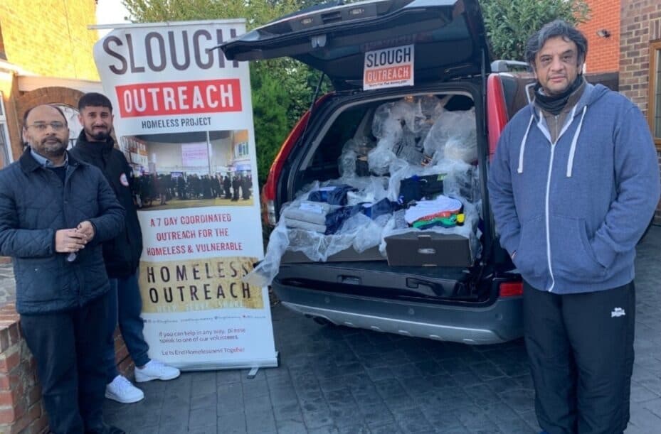 Jamaat Slough, UK donate winter thermals for the vulnerable