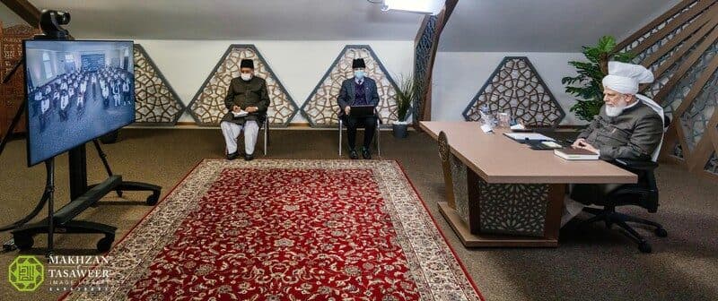 “This is a good age for learning the translation of the Holy Quran”: Members of Majlis Atfal-ul-Ahmadiyya, USA meet Hazrat Khalifatul Masih V