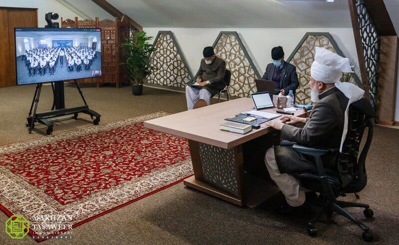 As an Ahmadi, you have no right to mislead people on social media: Khuddam from USA meet Hazrat Khalifatul Masih