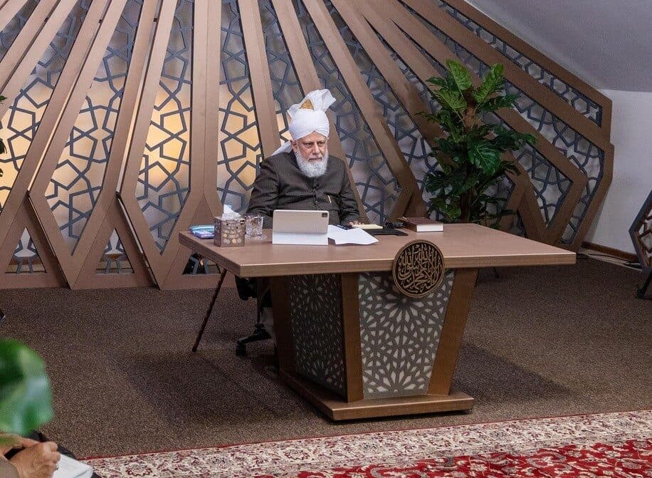 Fellow khuddam must know that ‘you are their true sympathisers, friends and brothers’: Khuddam in Melbourne, Australia meet with Hazrat Amirul Momineen