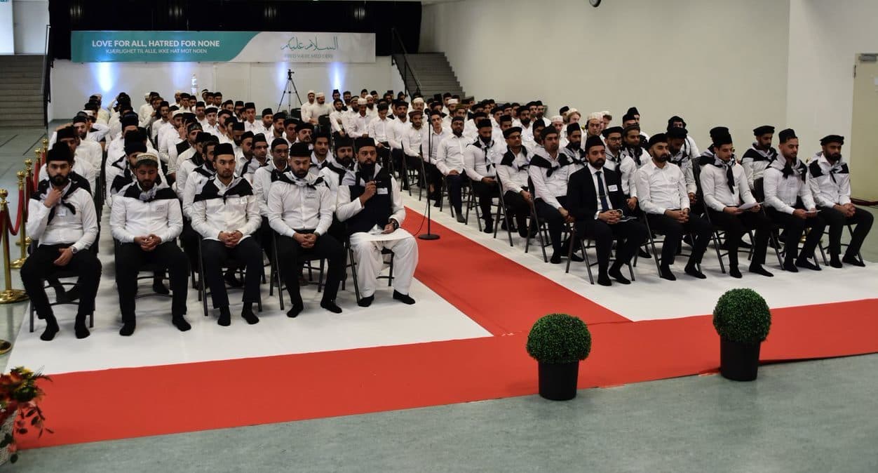 Norway Khuddam reflect on meeting Hazrat Khalifatul Masih V