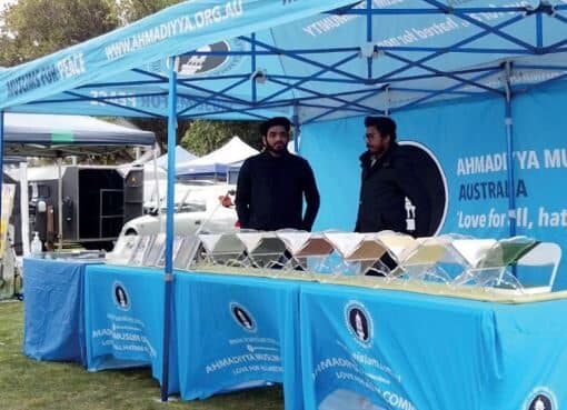 Ahmadis portray Islam in its true light at Rotary Kadina market, Australia