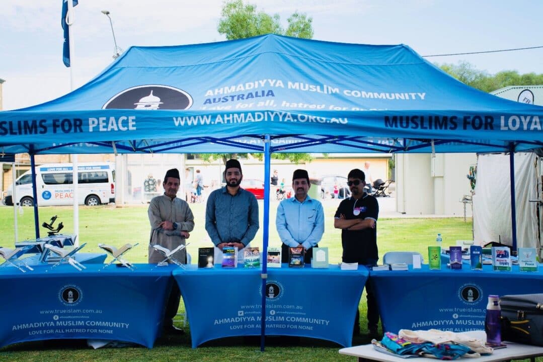 Jamaat Australia spreads Islam’s peaceful message at Moonta’s Christmas Market