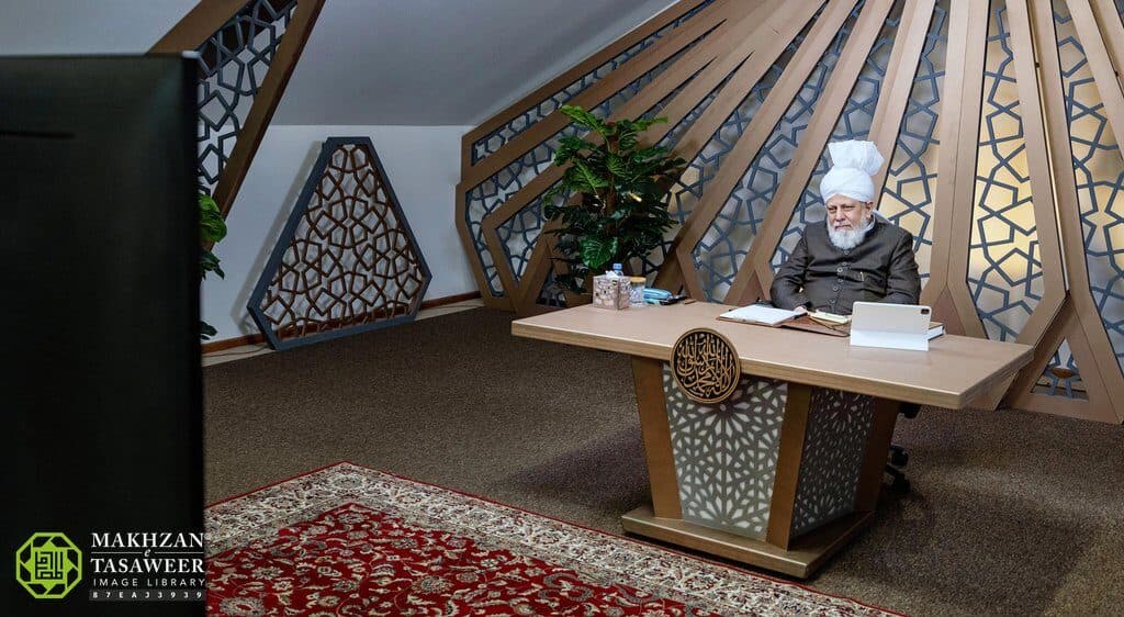 Ahmadi Muslims follow the sunnah of the Holy Prophet: Nasirat from Germany meet Hazrat Khalifatul Masih