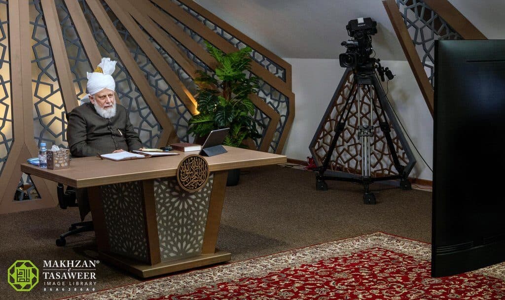 Be the true portrayal of Islamic teachings: Students from Lajna Imaillah Bangladesh meet Huzoor