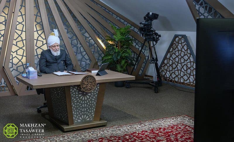 How to be a source of delight for Huzoor’s eyes: Lajna Imaillah Italy blessed with a virtual mulaqat