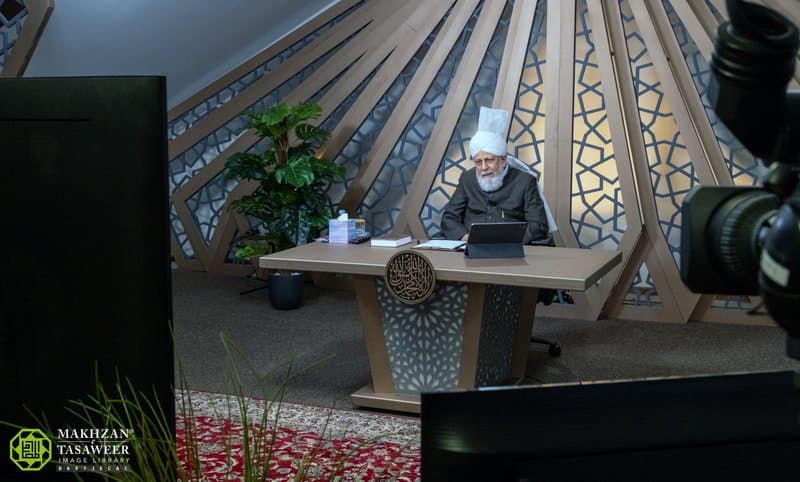 Never relinquish your duty to convey Islam’s message: Ansar from France seek guidance from Huzoor