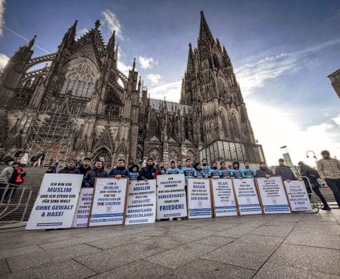 Ahmadi Muslims unite in solidarity to safeguard Cologne Cathedral