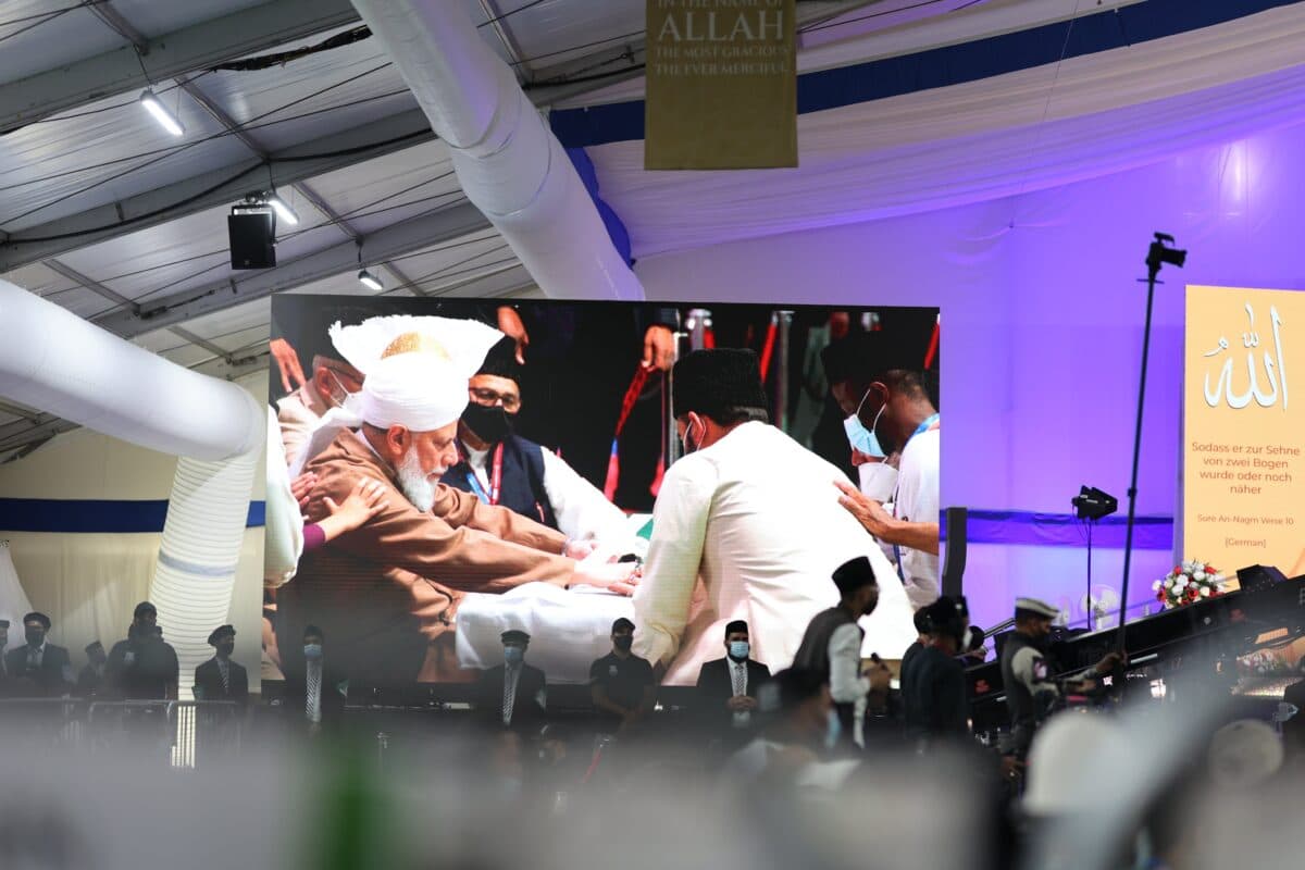 Promised Messiah’s love for the Holy Prophet Muhammad: Huzoor addresses the concluding session of Jalsa Salana UK 2024