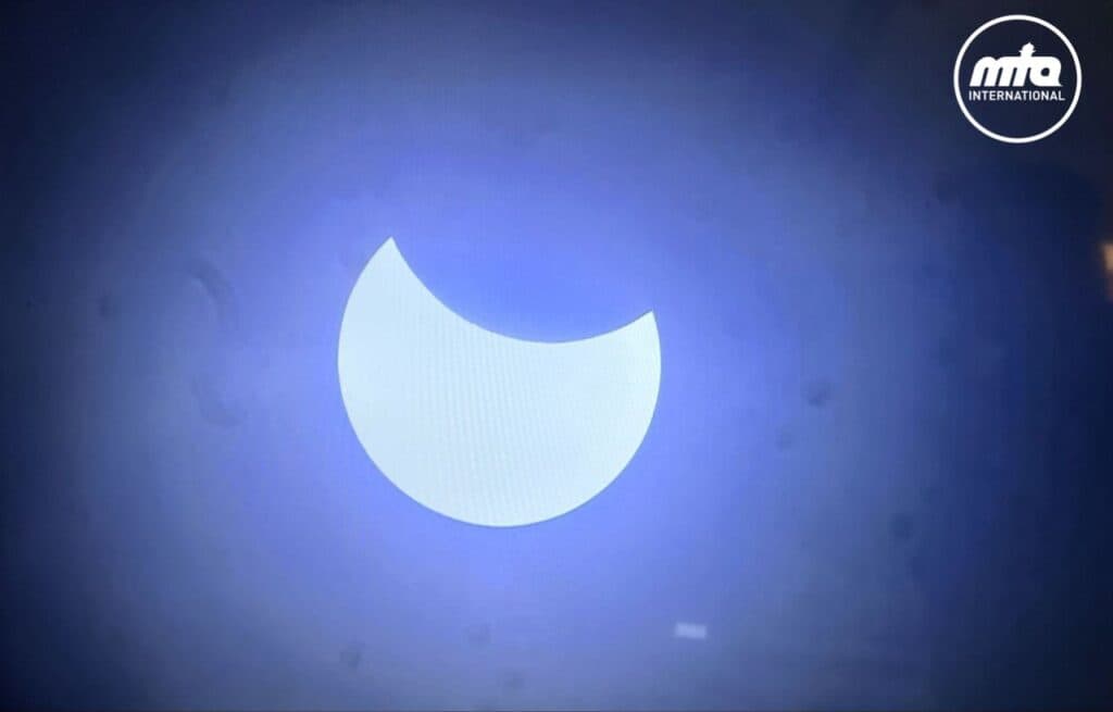 Hazrat Khalifatul Masih V leads Salat-ul-Kusoof in Islamabad